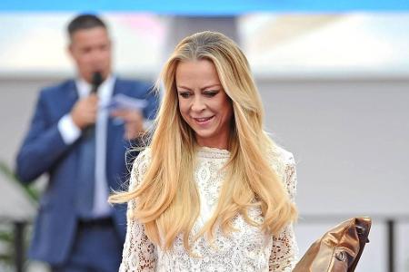 In der allerersten Staffel nahm Jenny Elvers (48) den Sieg mit nach Hause. Zuvor machte sie mit ihren Alkohol-Eskapaden Schl...