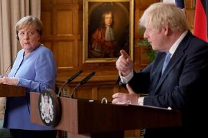 Boris Johnson zieht Angela Merkel mit deutschem EM-Aus auf