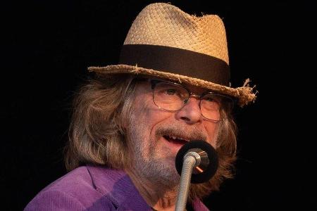Helge Schneider beim Strandkorb Open Air in Wiesbaden.