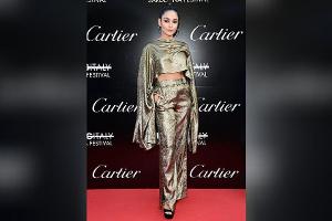Vanessa Hudgens zeigte sich in Italien im goldfarbenen Komplett-Look.