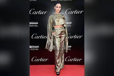 Vanessa Hudgens zeigte sich in Italien im goldfarbenen Komplett-Look.