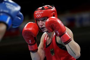 Kurze Premiere: Boxerin Apetz scheidet im Achtelfinale aus