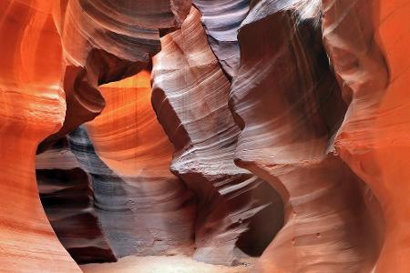 Arizona: In der Nähe der Stadt Page befindet sich der Antelope Canyon. Die meiste Zeit im Jahr ist der Canyon trocken und fü...