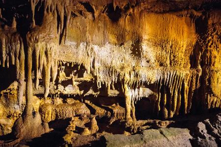 Kentucky: Eine der größten Höhlen der Welt ist die Mammut-Höhle im Mammoth Cave National Park. Sie hat eine kartierte Ausdeh...