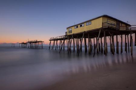 North Carolina: Die Ferienhäuser von Rodanthe sind die berühmtesten ihrer Art. Als sie in den 80ern errichtet wurden, stande...