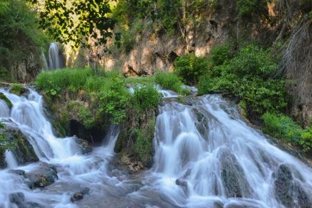 South Dakota: Der Spearfish Canyon ist ein Teil des Black Hills National Forest. Die 300 Meter hohe Kaltsteinwand lockt nich...