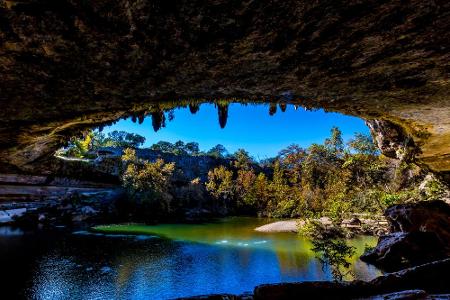 Texas: Nur wenige Autominuten von der Metropole Austin entfernt, befindet sich die Lagune Hamilton Pool Preserve. Der natürl...