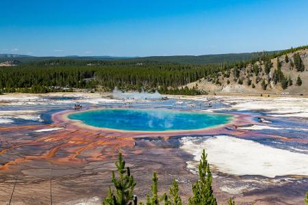 Wyoming: Grand Prismatic Spring ist eine der größten Thermalquellen der Welt und befindet sich im Yellowstone-Nationalpark. ...