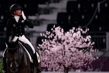 Dressur-Equipe holt zweite deutsche Goldmedaille in Tokio Dressur-Equipe holt zweite deutsche Goldmedaille in Tokio