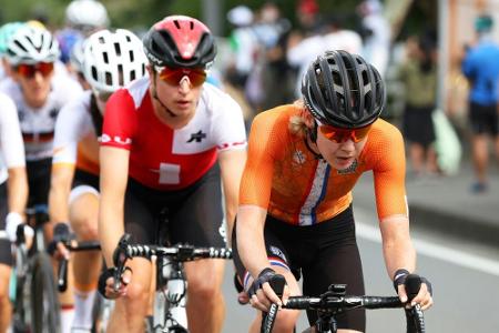 Radsport: Mitfavoritin van der Breggen beim Zeitfahr-Training vom Rad geholt Radsport: Mitfavoritin van der Breggen beim Zeitfahr-Training vom Rad geholt