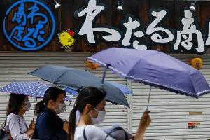Regen in Tokio - Tropensturm "Nepartak" trifft im Norden auf Land