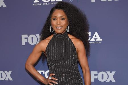 Neben Cavill stößt auch Angela Bassett in Teil sechs als neue CIA-Direktorin Erika Sloane zur 