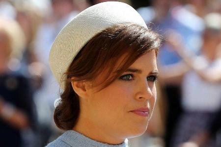 Der im Februar geborene Sohn von Prinzessin Eugenie sollte am vergangenen Samstag getauft werden. Der im Februar geborene Sohn von Prinzessin Eugenie sollte am vergangenen Samstag getauft werden.