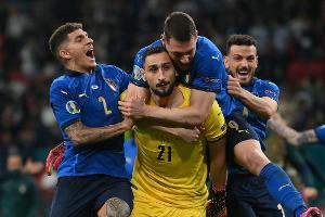 Donnarumma als bester Spieler der EM geehrt