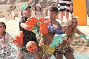 "Kampf der Realitystars": Das Wasser ist knapp, der Alkohol fließt