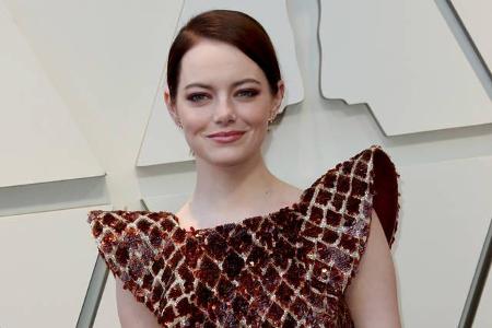 …Emma Stone eines Tages auch so gehen wird? Sie selbst bezweifelt das und bat Giorgos Lanthimos, den Regisseur ihres aktuell...