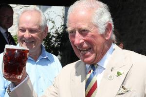 Prinz Charles und Herzogin Camilla: Letzter Termin im Pub