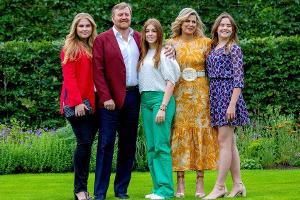 Farbenfrohes Familienfoto der niederländischen Royals
