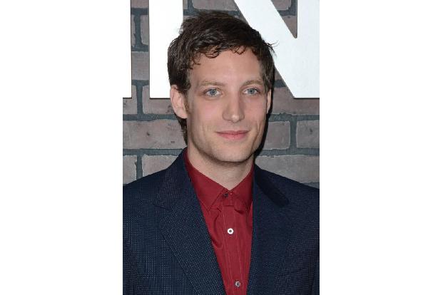 Diese Gesichtszüge kommen uns doch irgendwie bekannt vor! Kein Wunder, der 30-jährige James hat einen ziemlich berühmten Pap... Diese Gesichtszüge kommen uns doch irgendwie bekannt vor! Kein Wunder, der 30-jährige James hat einen ziemlich berühmten Pap...