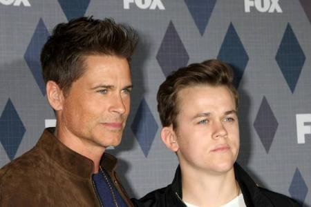 ...zusammen zeigte. Rob Lowe ließ sich am Freitag zur FOX All-Star-Party in Pasadena von seinem Sohn Chad Owen begleiten. Di...