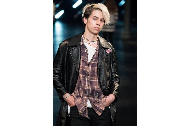 ...diesen blonden Jüngling. Der zählte nicht einfach nur zu Dylans Model-Kollegen, er hat überdies ebenfalls einen berühmten...