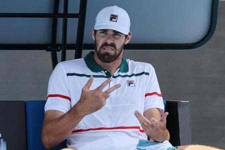 Logo zu groß: Tennisprofi Opelka muss 10.000 Dollar Strafe zahlen Logo zu groß: Tennisprofi Opelka muss 10.000 Dollar Strafe zahlen