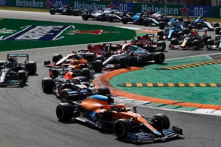 Der große Gewinner im Chaos von Monza war am Ende McLaren. Nach dem fulminanten Ausscheiden der Titelrivalen Max Verstappen ...