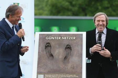 Obwohl sich durch einige gemeinsame Moderationen Schlimmes erahnen lässt, sind Gerhard Delling und Günter Netzer gut befreun...
