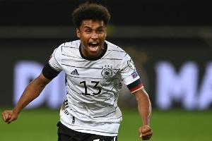 Zweiter und dritter Debütant unter Hansi Flick: Torschütze Adeyemi und Raum feiern Premiere