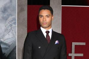 "Bridgerton"-Star Regé-Jean Page hat nächste Netflix-Rolle ergattert