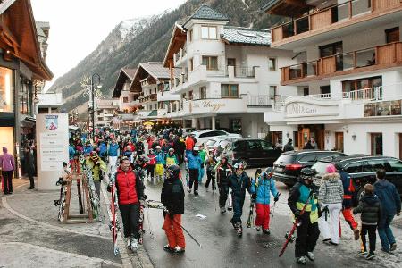 Prozessbeginn Skiort Ischgl Corona unkontrollierte Ausbreitung Touristen