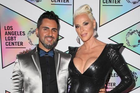 Auch Model Brigitte Nielsen und Mattia Dessi sind trotz 16 Jahren Altersunterschied glücklich. Sie gaben sich 2006 das Jawor...