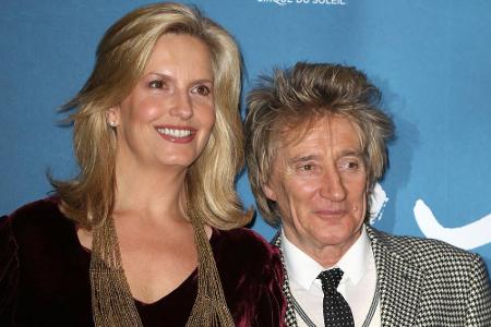 Für Rod Stewart gehörte es als echter Rockstar dazu, sich mit jüngeren Frauen zu schmücken. Doch seit 2007 hält er nur einer...