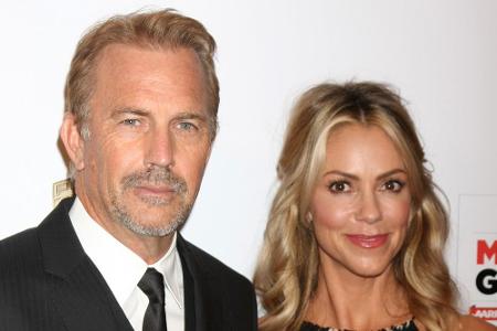 Kevin Costner heiratete die 21 Jahre jüngere Christine Baumgartner 2004. Das Paar lebt auf einer Ranch und hat drei gemeinsa...