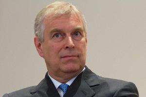 Prinz Andrew spielt in Prozess auf Zeit, Richter zählt ihn an
