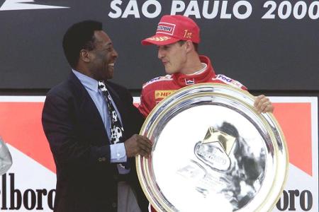 ... bei der Übergabe des Siegerpokals beim Formel-1-GP von São Paulo 2000, ...