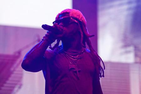 Fünf Monate lang konnte Rapper Lil Wayne im Jahr 2007 die Welt nur noch durch Gitterstäbe sehen. Er wurde Marihuana rauchend...