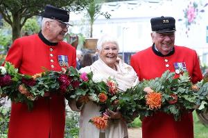 Ersatz für die Queen: Judi Dench strahlt bei der Chelsea Flower Show