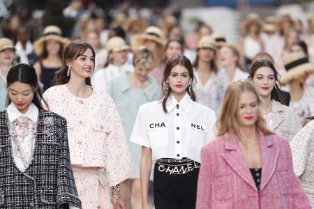 L wie Label: In der Modewelt wird Label oft gleichgesetzt mit Marke. Mode-Labels sind Brands, die eine oder mehrere Produktl...