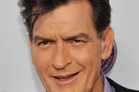 Skandal-Star Charlie Sheen, wenn wundert es, musste sich auch schon wegen häuslicher Gewalt verantworten. 1996 soll er seine...