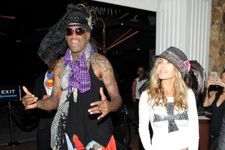 Bei Dennis Rodman und seiner damaligen Frau Carmen Electra eskalierte ein Streit 1998 so sehr, dass gleich beide von der Pol...