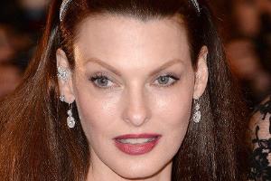 Verpfuschte Schönheits-OP: Supermodels stehen Linda Evangelista bei