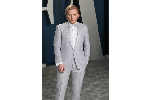 Ronan Farrow, Sohn von Mia Farrow und Woody Allen, hat das bereits geschafft und ist als investigativer Journalist weltberüh...