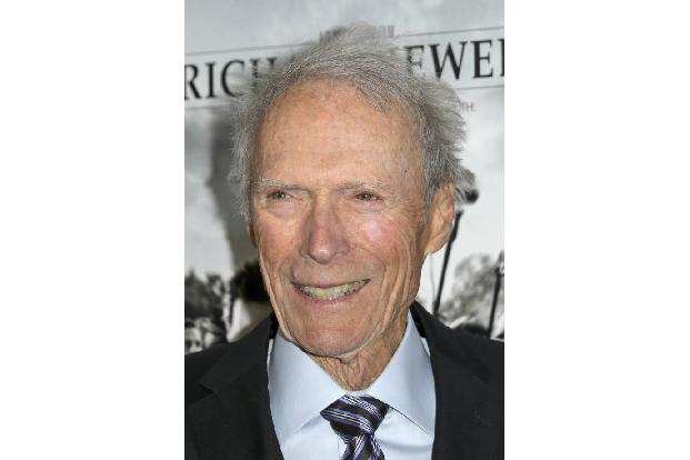 Kyle Eastwood liebte eher die Musik als den Film und so machte er sich einen Namen als Jazzmusiker, was seinen Papa Clint Ea...