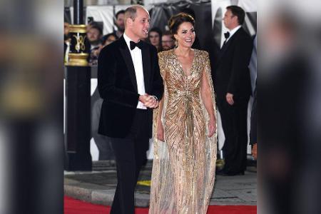 Für royalen Glamour sorgten Prinz William und Herzogin Kate. William wählte einen klassischen schwarzen Anzug mit Fliege. Ka...