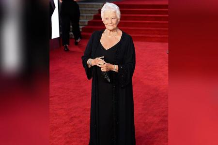 Schauspiellegende Judi Dench entschied sich für ein bodenlanges schwarzes Kleid. Die ehemalige 