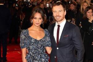 Alicia Vikander macht Baby-Glück mit Michael Fassbender offiziell