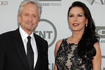 Michael Douglas und Catherine Zeta-Jones können zusammen Geburtstag feiern.