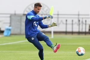Kreuzbandriss: Schalker Torhüter Langer fällt lange aus