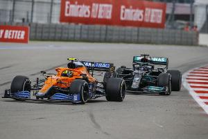 Regen stürzt Norris und McLaren